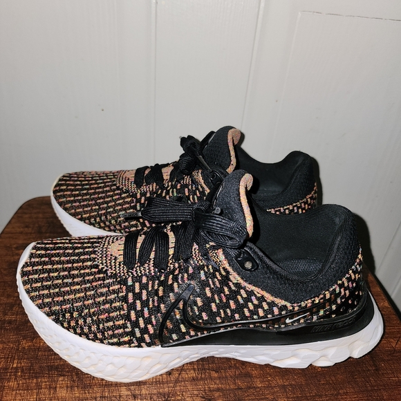 Nike Black and Multicolor Athletic Shoes - Picture 4 of 16